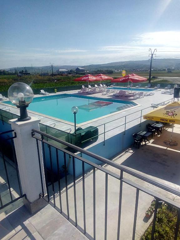 a large swimming pool on top of a building at edera in Vaslui