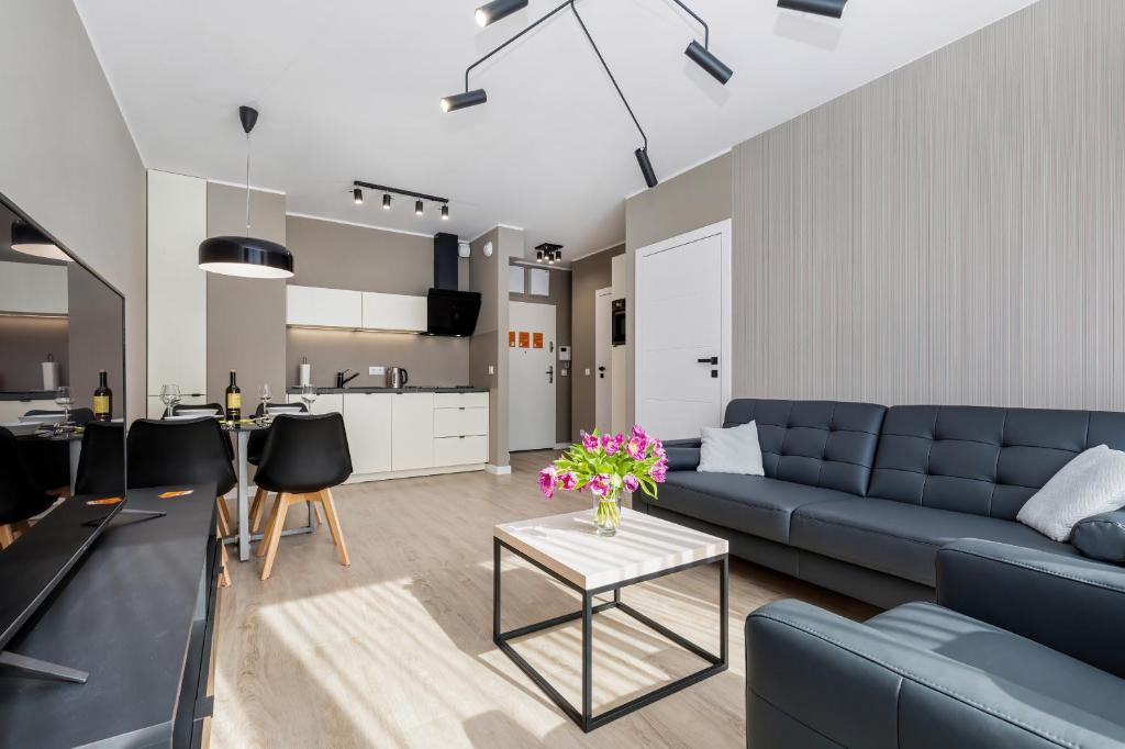 Modern City Center Apartments by Noclegi Renters - One-Bedroom Apartment