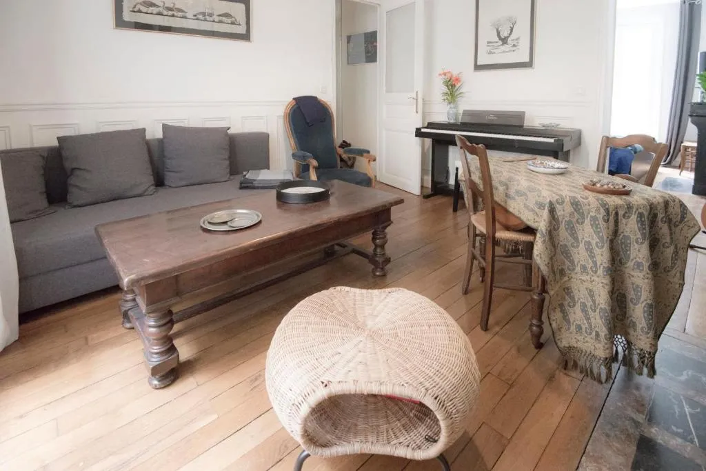 Bright and spacious near Montparnasse station, Paris, France