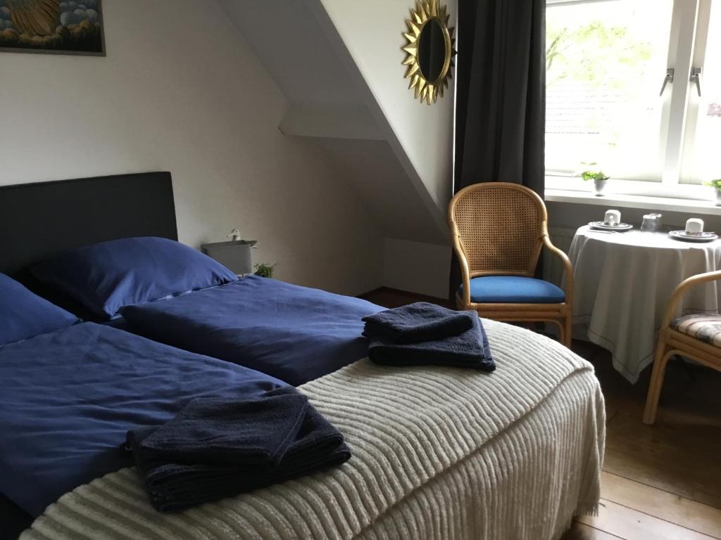 
A bed or beds in a room at La Casa aan Zee
