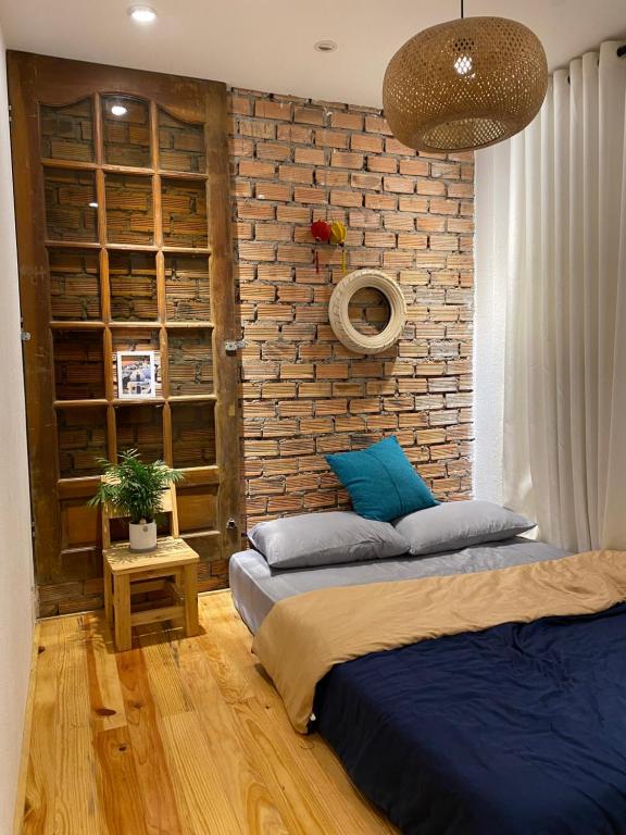 A bed or beds in a room at Hostel-John Cafe and Beer