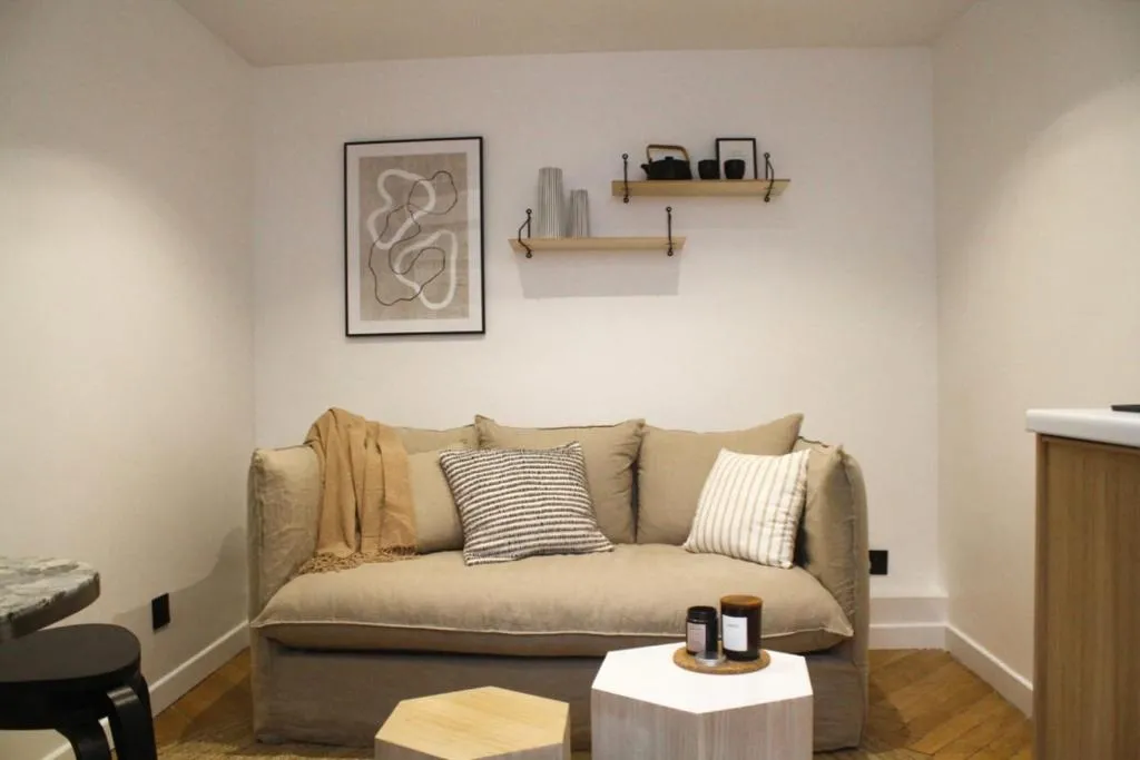 New apt close to PERE LACHAISE, Paris, Franţa