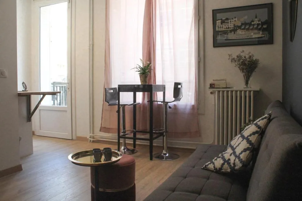 New apt near the Champ de Mars, Paris, France