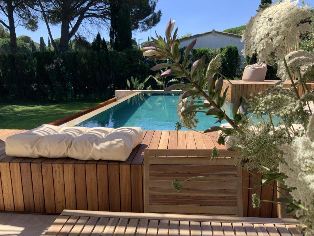 Bazén v ubytování Villa Casa del Hort, Private Pool & Garden nebo v jeho okolí