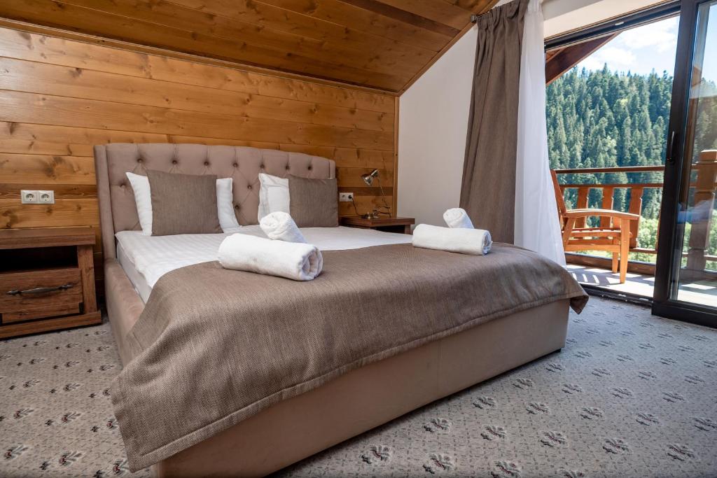 A bed or beds in a room at Chalet Residence