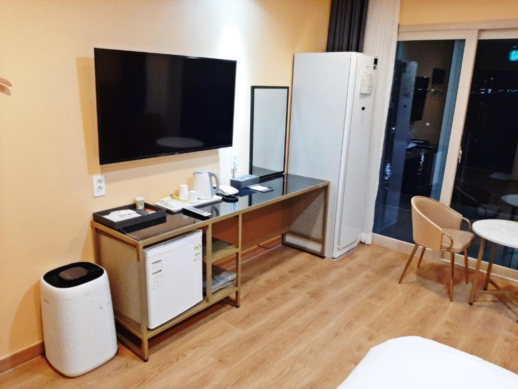 TV a/nebo společenská místnost v ubytování Hotel Haemaru