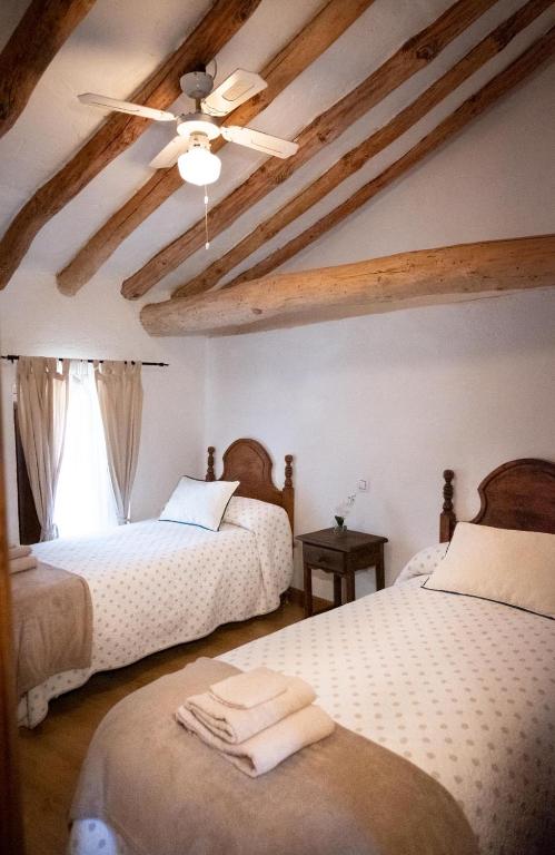 Postel nebo postele na pokoji v ubytování Casa Rural los Enebros