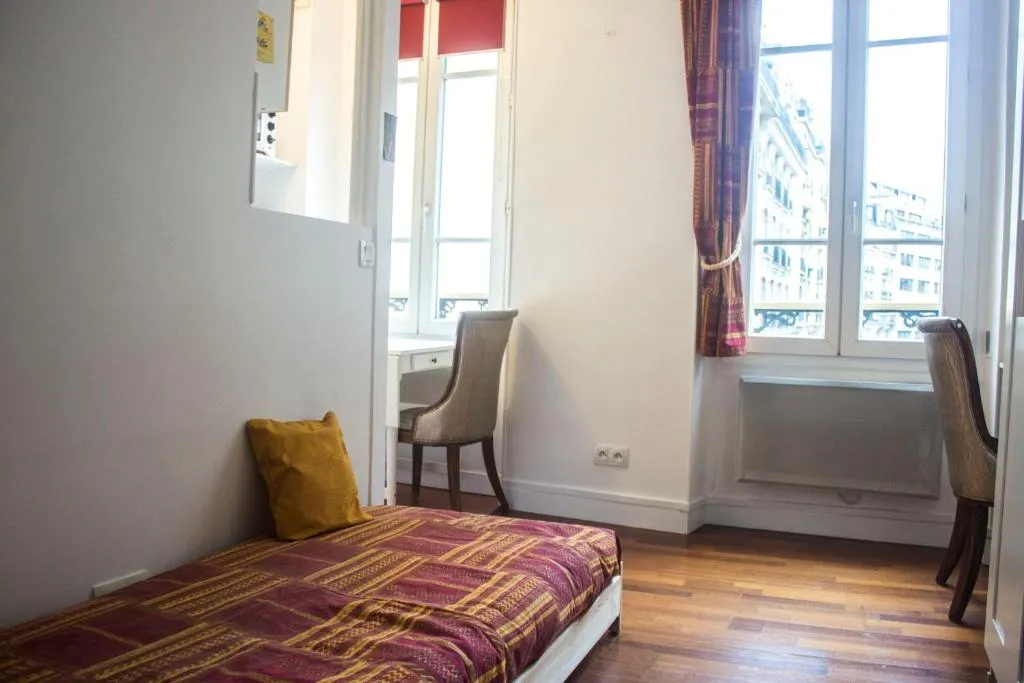 Bright apt in CHARONNE, Paris, France