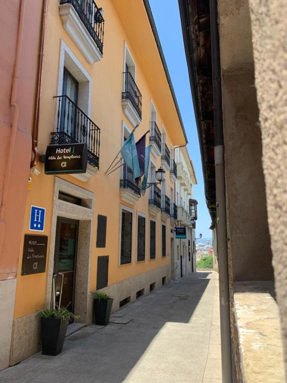 an empty street in a city with a building at Hotel Los Templarios in Ponferrada