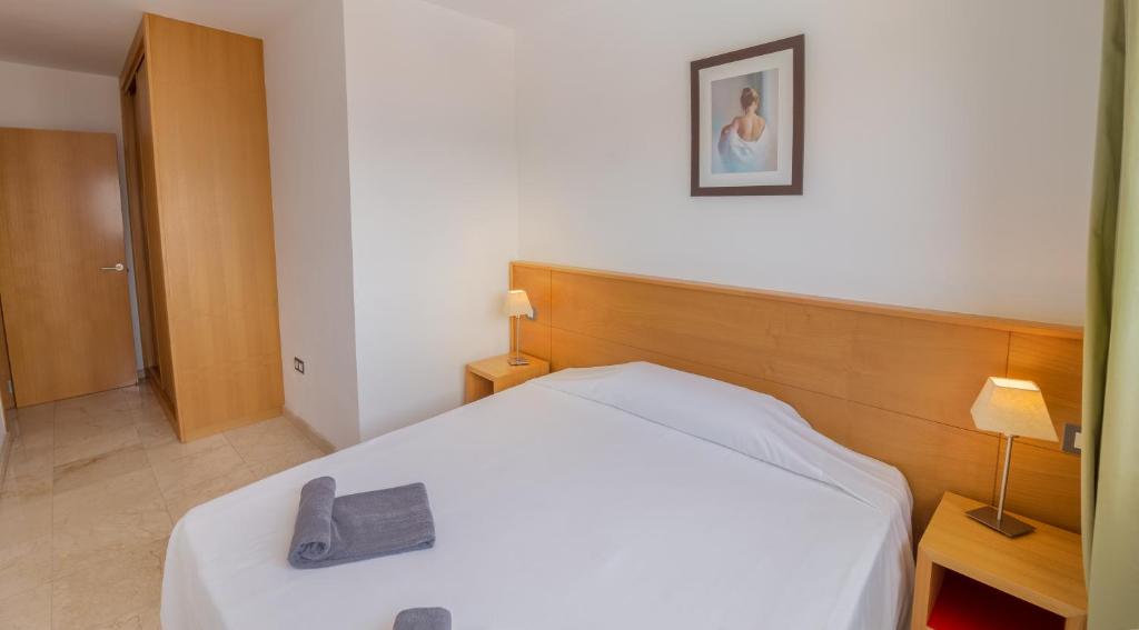 Postel nebo postele na pokoji v ubytování Hotel LIVVO Corralejo Beach
