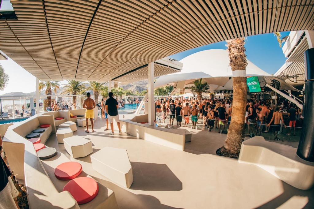 Goście zatrzymujący się w obiekcie FarOut - BeachResort & Camping