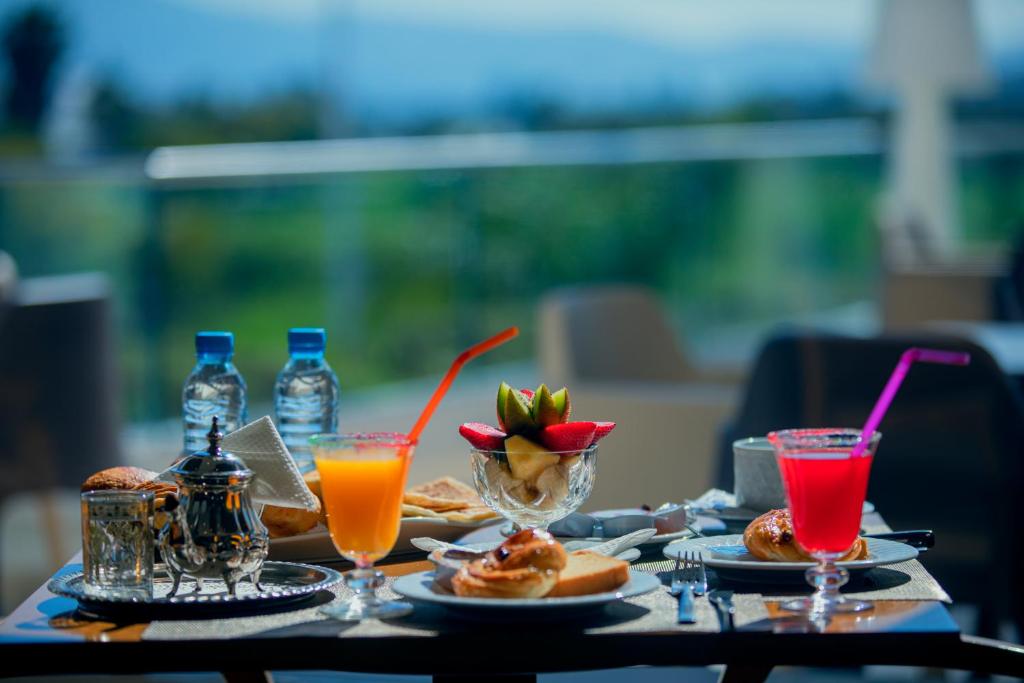 Nápoje v ubytování Hôtel Tamuda Beach