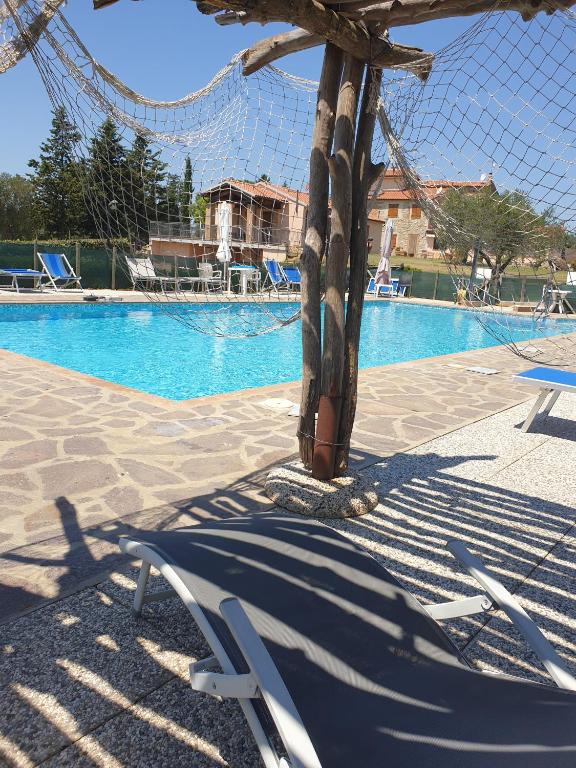 Bazén v ubytování Agriturismo Diaccialone nebo v jeho okolí