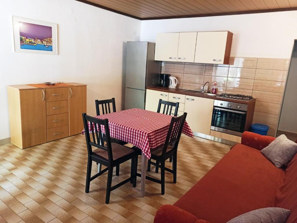 Kuchnia lub aneks kuchenny w obiekcie Apartments Sonija