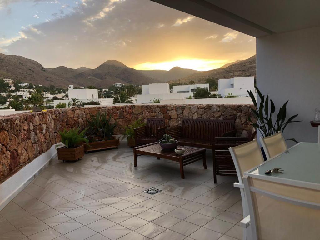 a patio with a table and chairs on a balcony at Casa Luna in Las Negras