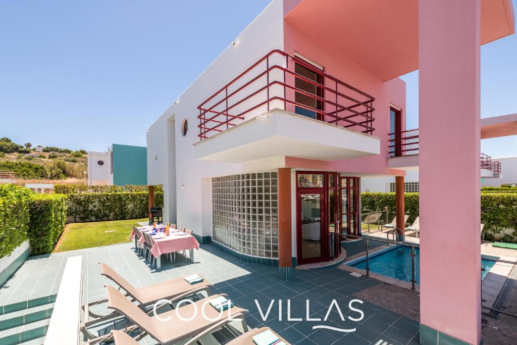 Villa con piscina y casa en Villa AcquaMarina - 5 bedroom, water front villa, en Albufeira