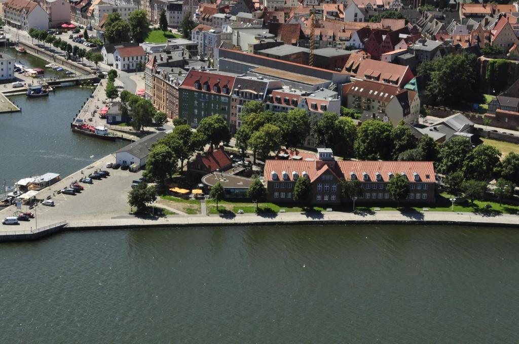 Výhled na řeku, která protéká v blízkosti hotelu
