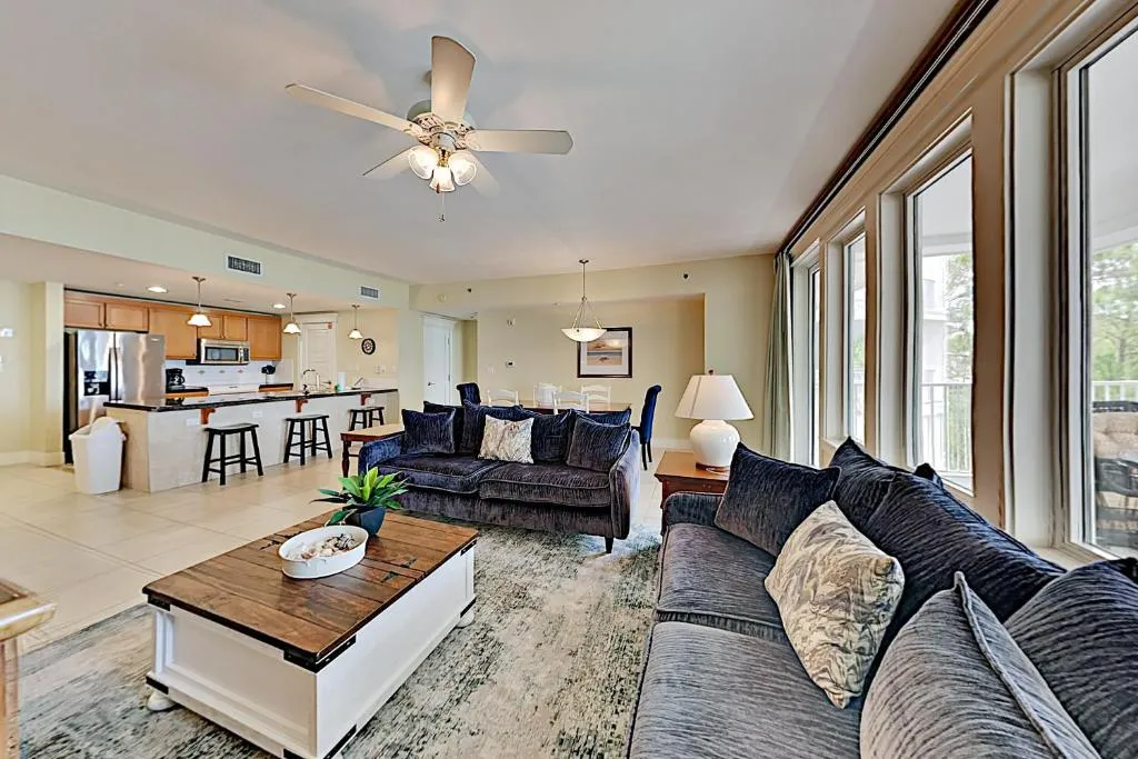 New Listing! Spacious Bayside Condo With Pool, Beach Condo, Destin (FL), United States