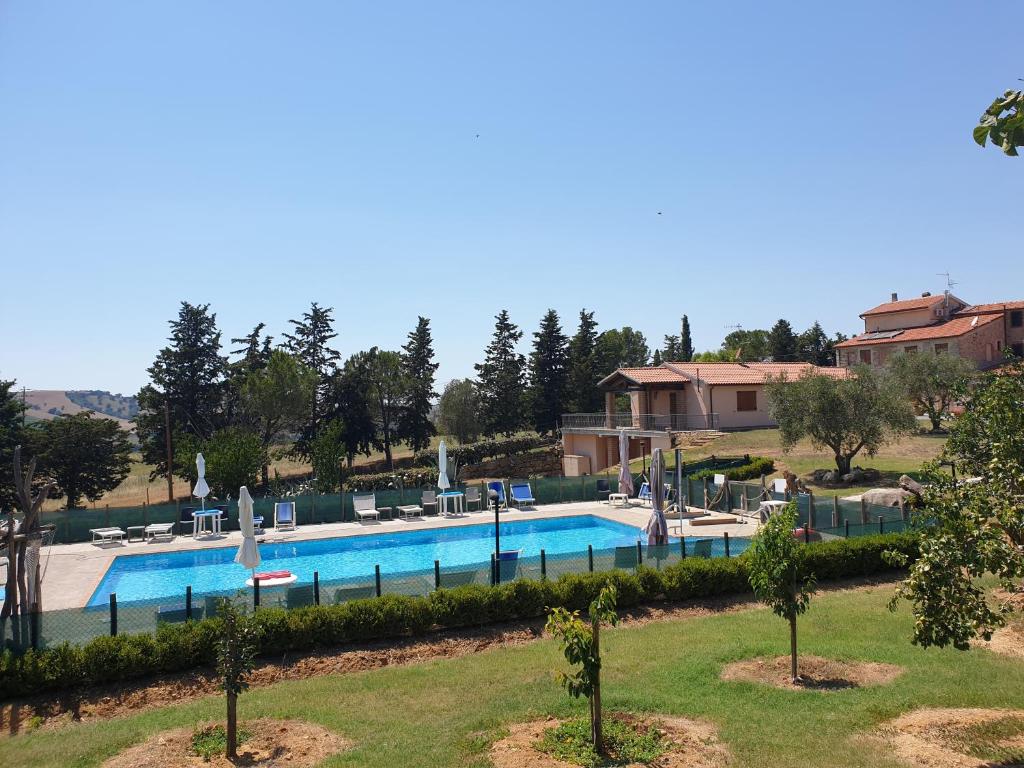 Bazén v ubytování Agriturismo Diaccialone nebo v jeho okolí