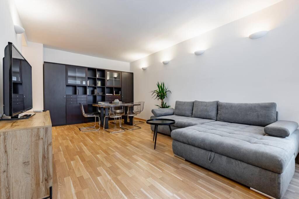 Gallery image of Charming Apartment with Balcony, Close to Stephansdom Cathedral in Vienna