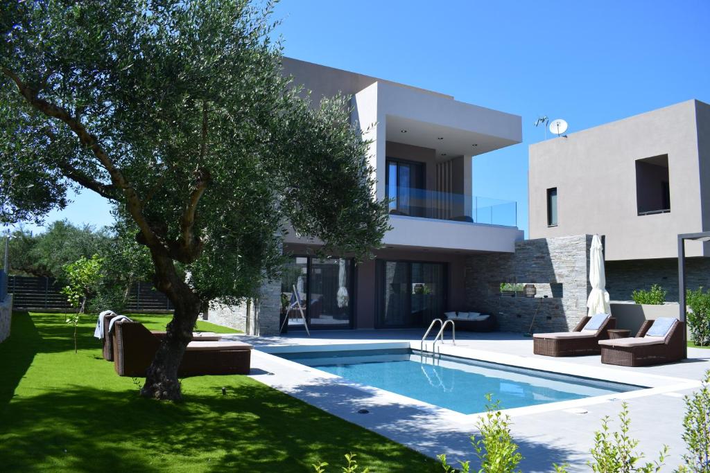 Bazén v ubytování Aguacate Meliti with heated private swimming pool nebo v jeho okolí