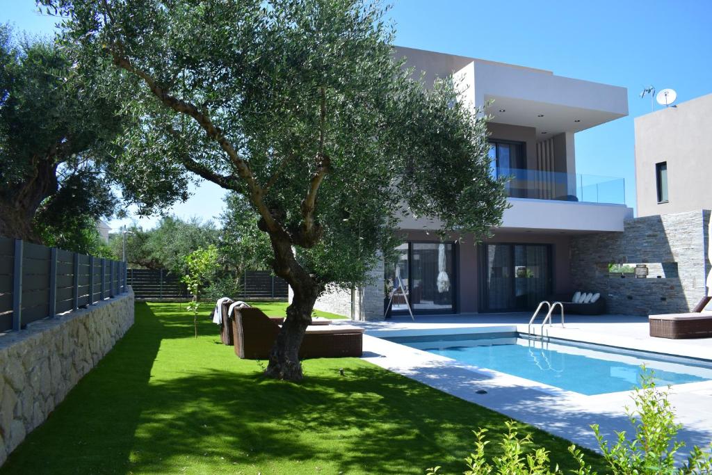 Bazén v ubytování Aguacate Meliti with heated private swimming pool nebo v jeho okolí