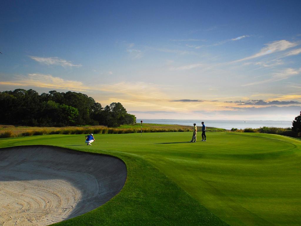 Golf v rezortu nebo okolí