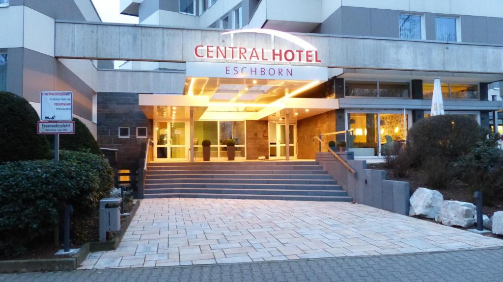 zewnętrzny widok na hotel w centrum miasta w obiekcie Central Hotel Eschborn w mieście Eschborn