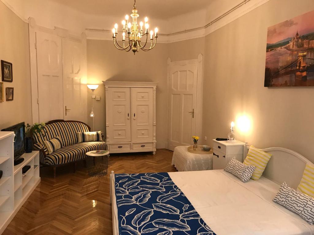 Posteľ alebo postele v izbe v ubytovaní Adél&Tamás Apartments in Budapest Centre