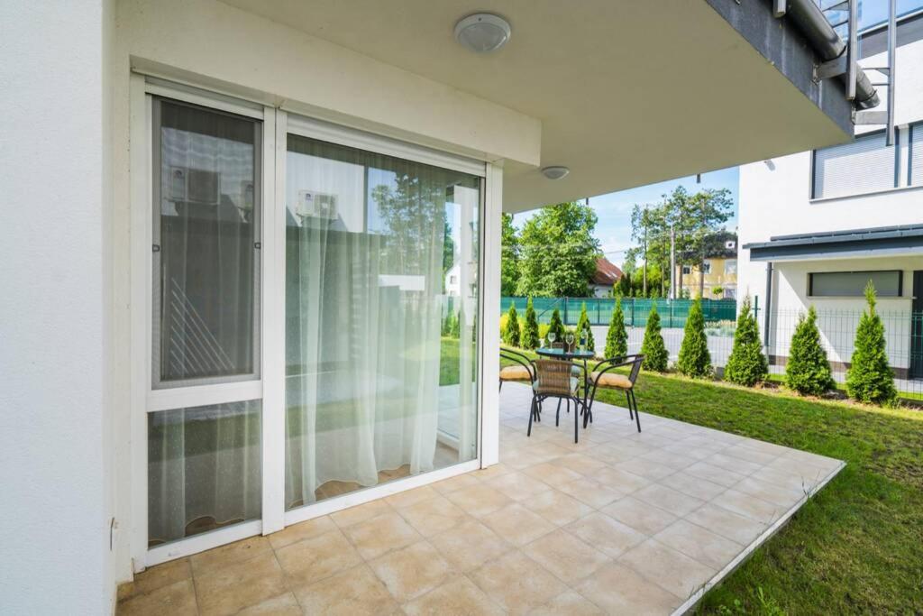 Vonkajšia záhrada v ubytovaní Gemini Apartments II
