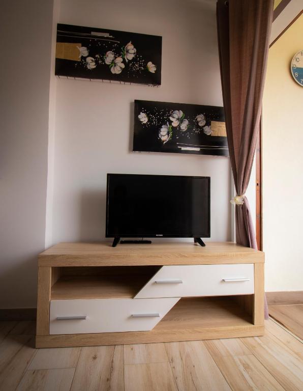 TV a/nebo společenská místnost v ubytování EL CARMEN beach apartment