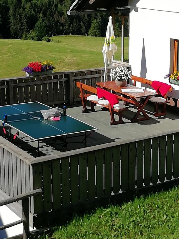 Stolní tenis v ubytování Almhaus Margit nebo okolí