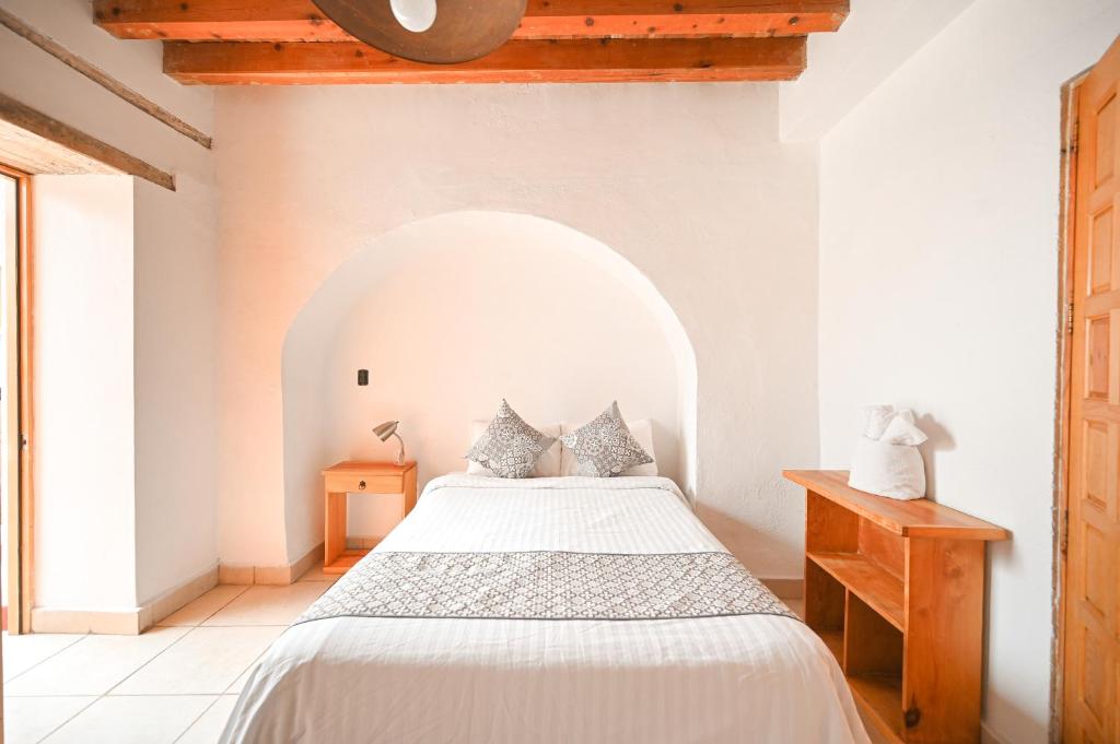 Postel nebo postele na pokoji v ubytování Hotel Meson Cuevano