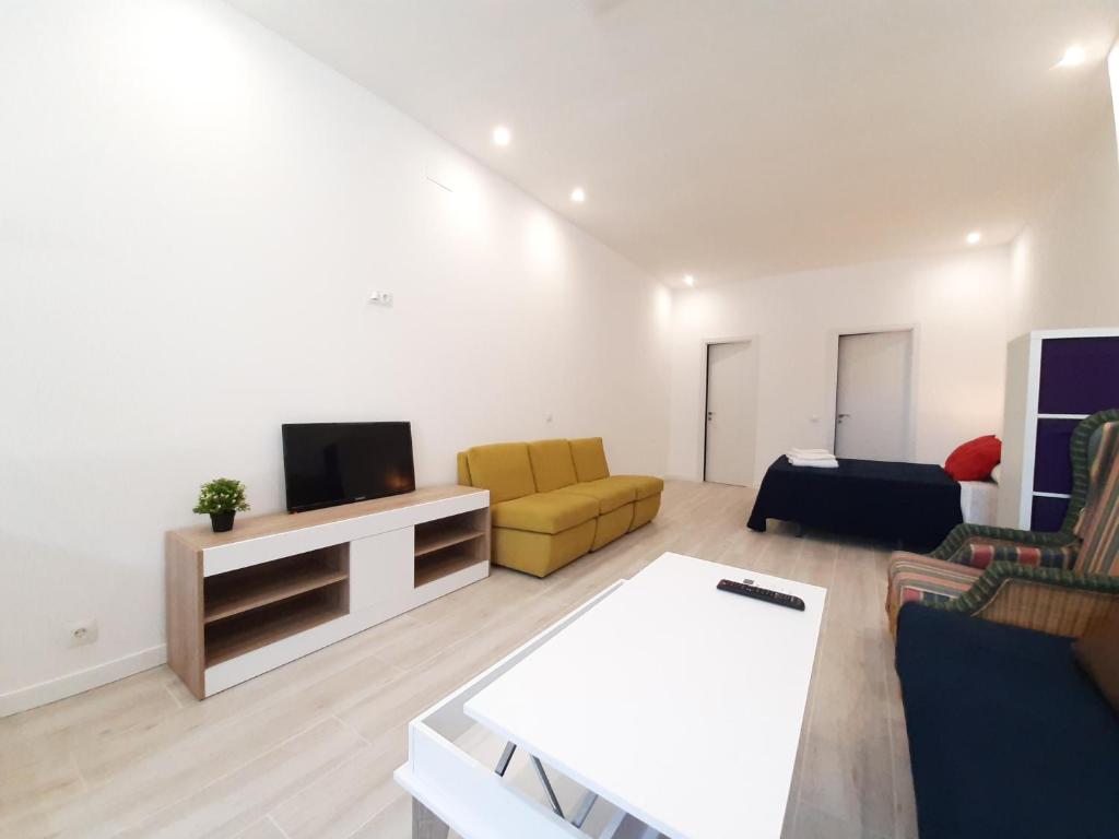 Telewizja i/lub zestaw kina domowego w obiekcie MÁLAGA VELARDE cENTER