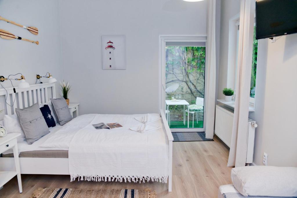 Postel nebo postele na pokoji v ubytování Portofino Seaside Apartments