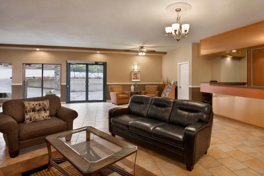Posezení v ubytování Days Inn by Wyndham Nanaimo