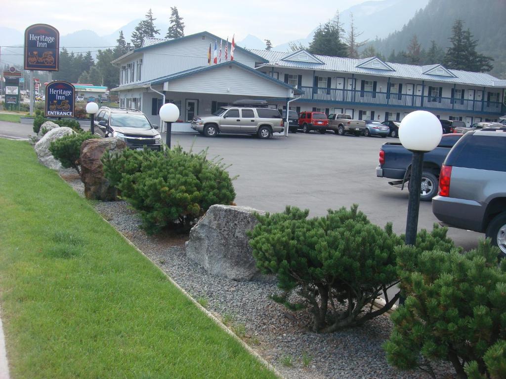 a parking lot with cars parked in front of a hotel at Heritage Inn in Hope