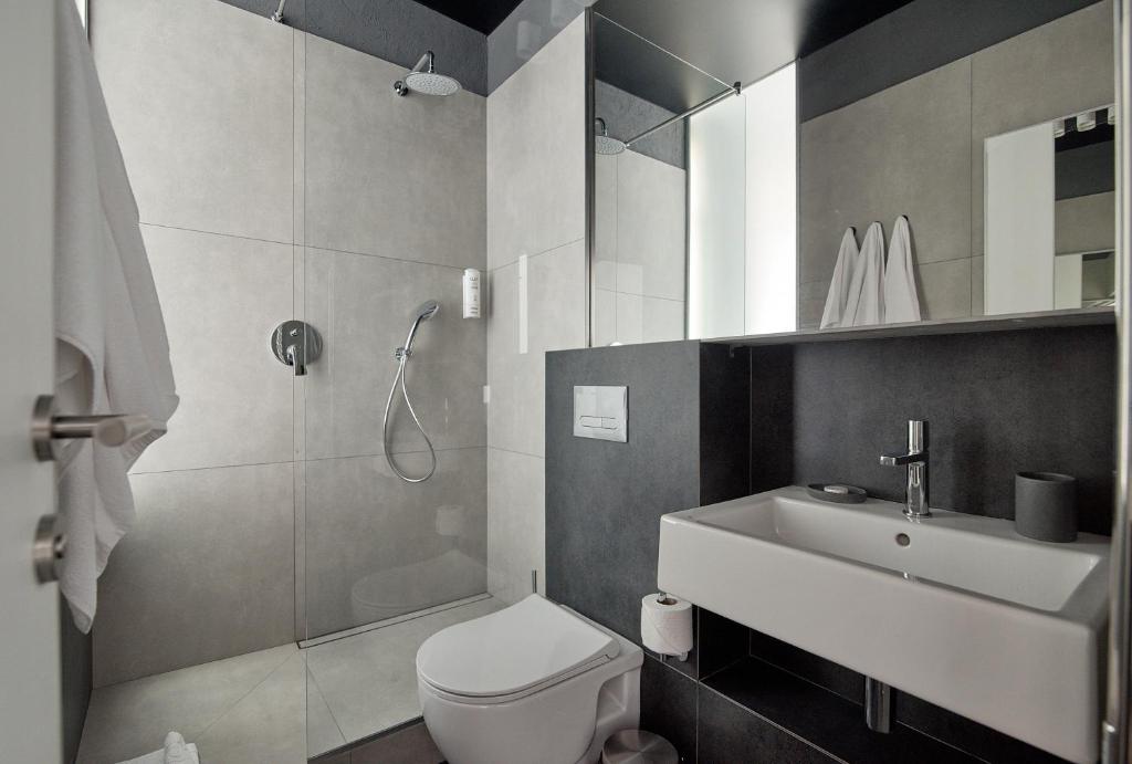 Koupelna v ubytování Atmosfera Hotel