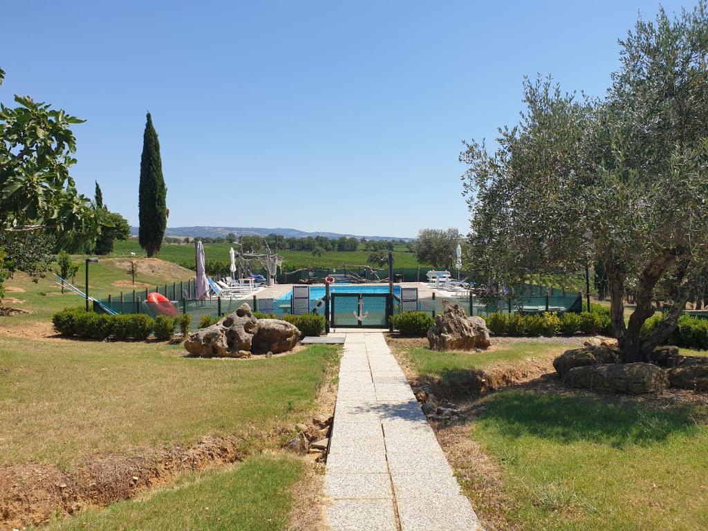 Bazén v ubytování Agriturismo Diaccialone nebo v jeho okolí