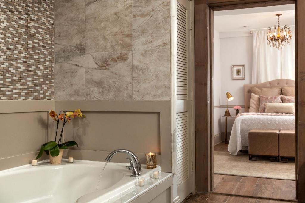 Bayfront Marin House - Queen Suite With Spa Bath (Coquina)