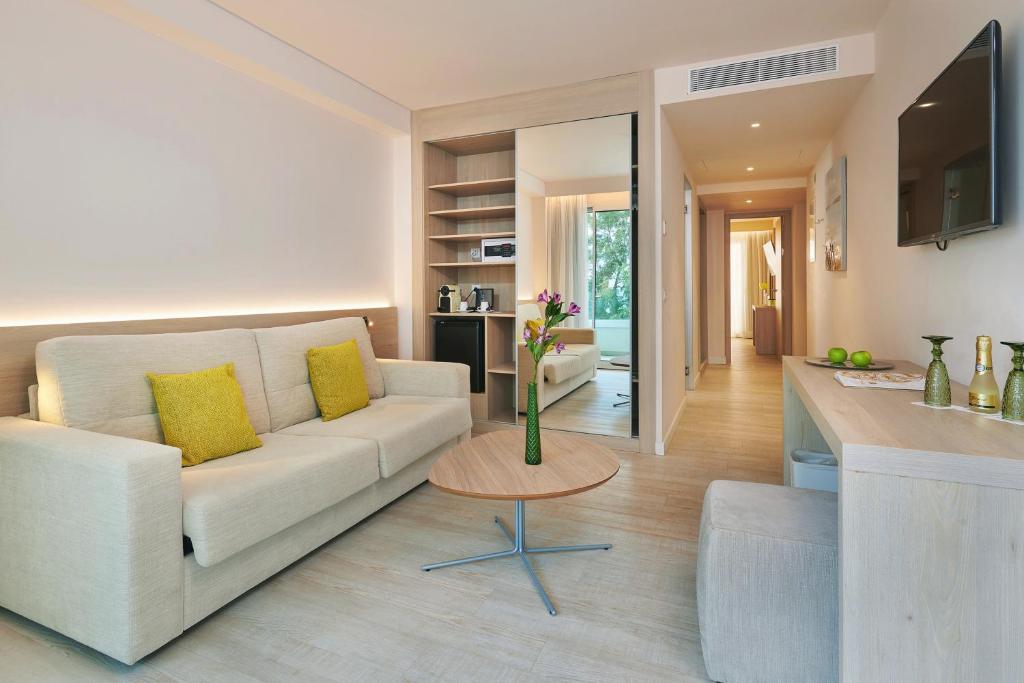 Hotel Sabina, Cala Millor – Updated 2022 Prices