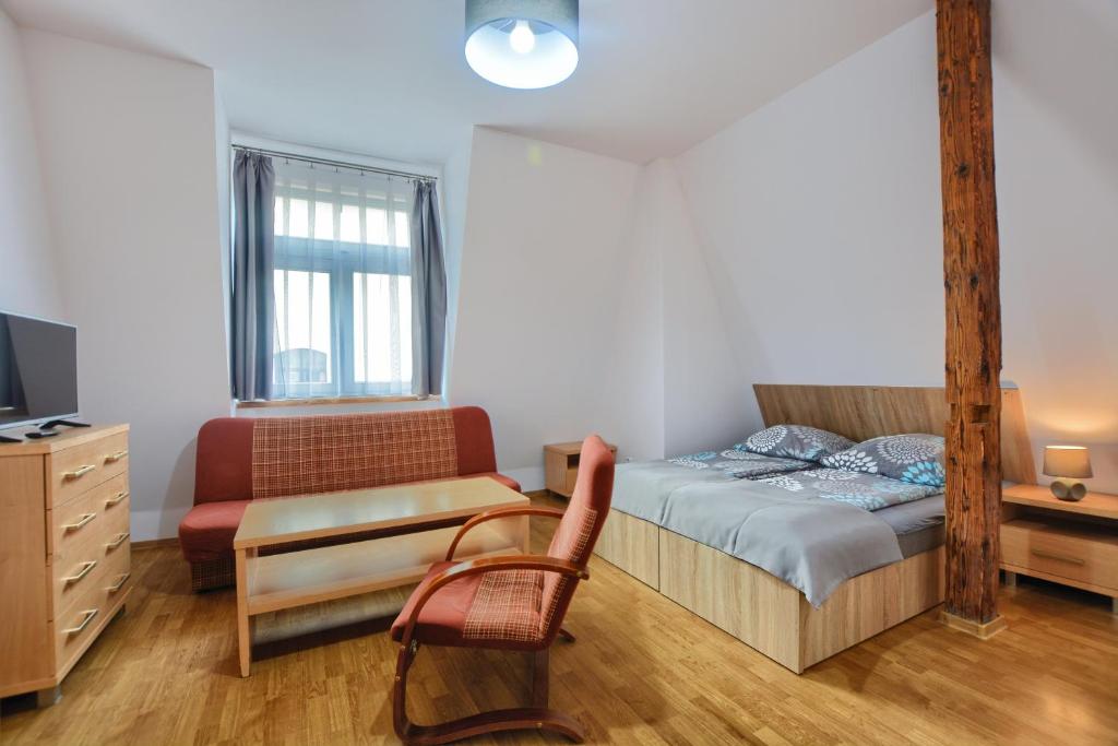 Pod Krukiem - Triple Room With Private Bathroom