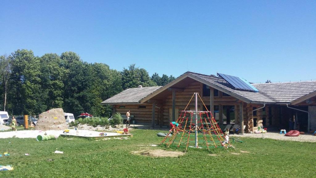 Herní místnost nebo prostor pro děti v ubytování Camp66
