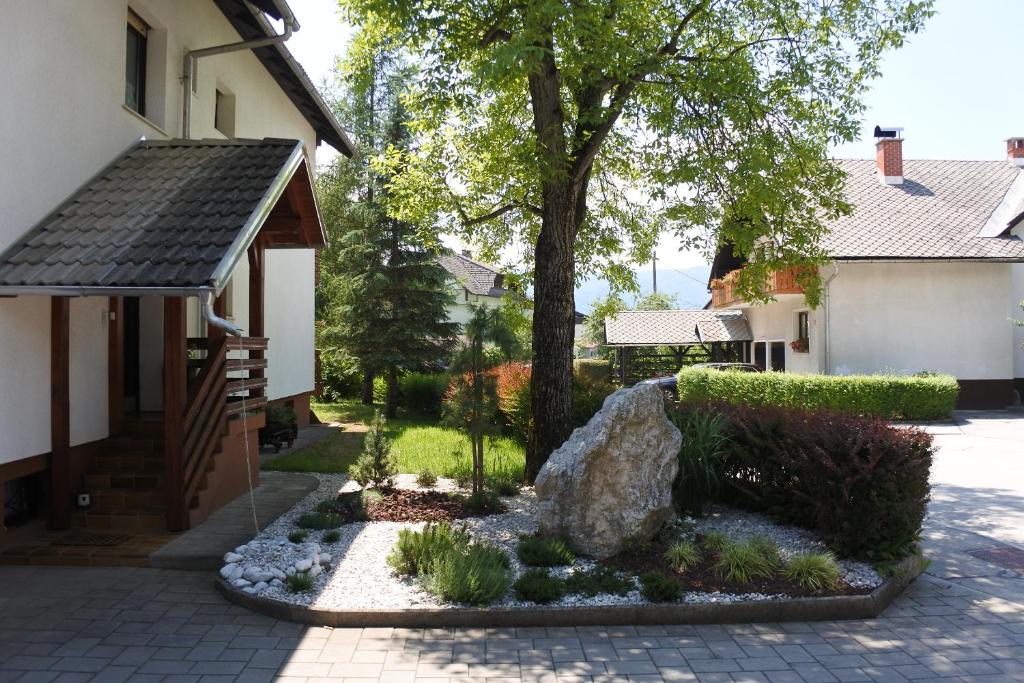 een tuin voor een huis met een waterval bij Apartma Vrh in Lesce