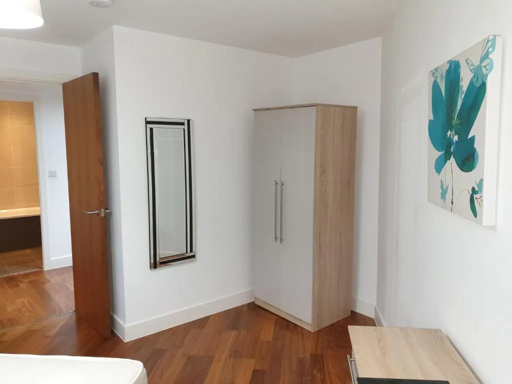 One Choice Stays- Five ways one bedroom apartment, Birmingham, United Kingdom