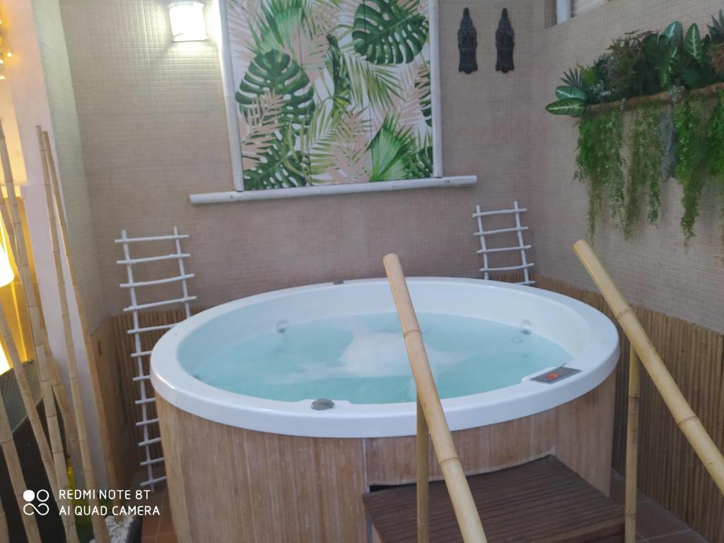 APARTAMENTO CON JACUZZI PRIVADO Y PARKING (España Vera) - Booking.com