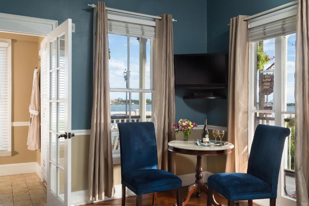 Bayfront Marin House - Deluxe Queen Suite