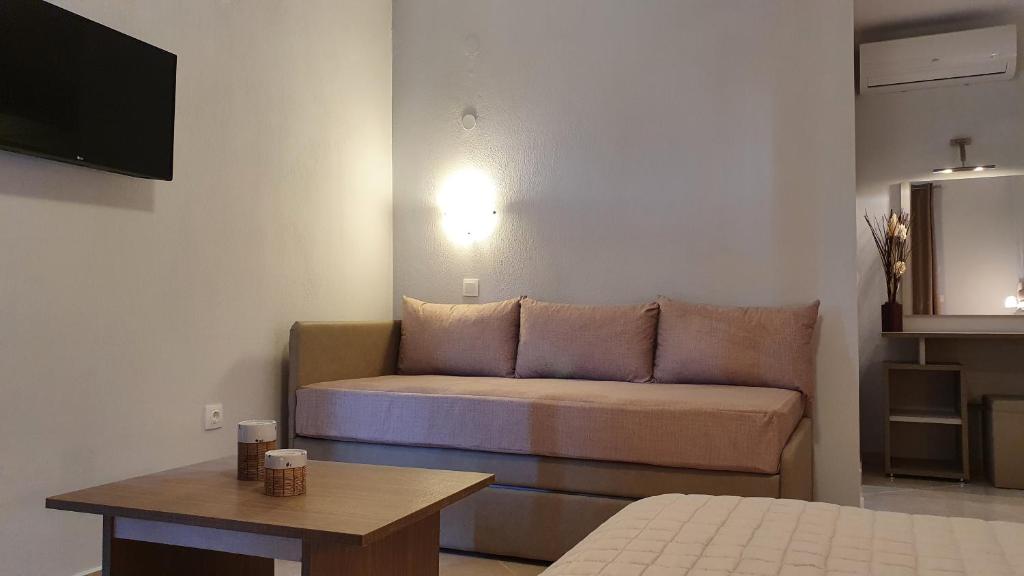 Televízia a/alebo spoločenská miestnosť v ubytovaní Vasiliki House
