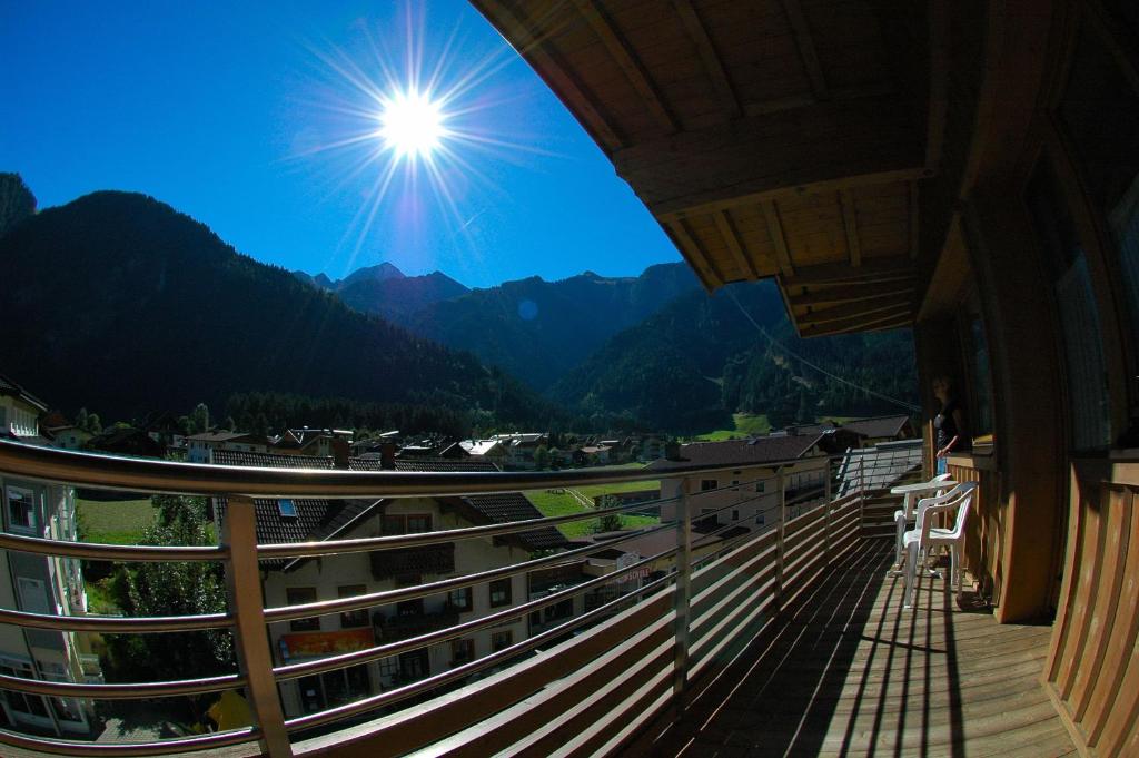 Nespecifikovaný výhled na hory nebo výhled na hory při pohledu z hotelu