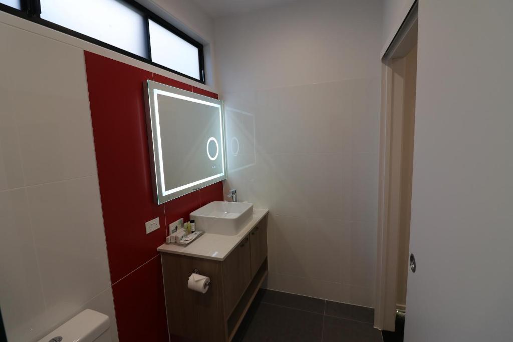 Un baño de Room Motels Kingaroy